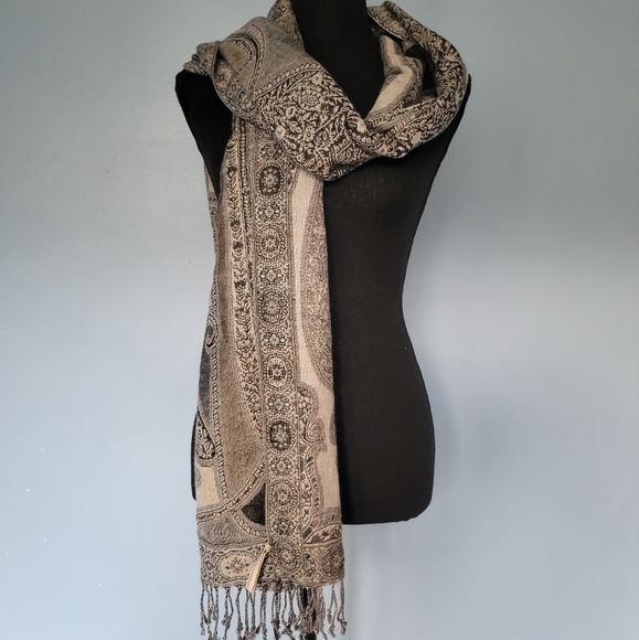 Collectioneighteen Paisley Shawl Scarf - Picture 1 of 7